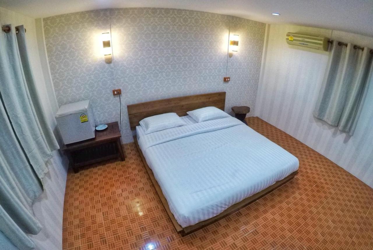 T & T Hostel كانتْشانابوري المظهر الخارجي الصورة