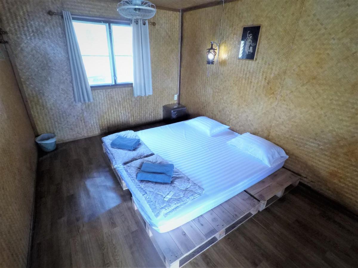 T & T Hostel كانتْشانابوري المظهر الخارجي الصورة